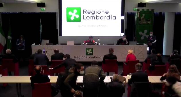 attilio fontana presenta rimpasto giunta regionale con assessore locatelli