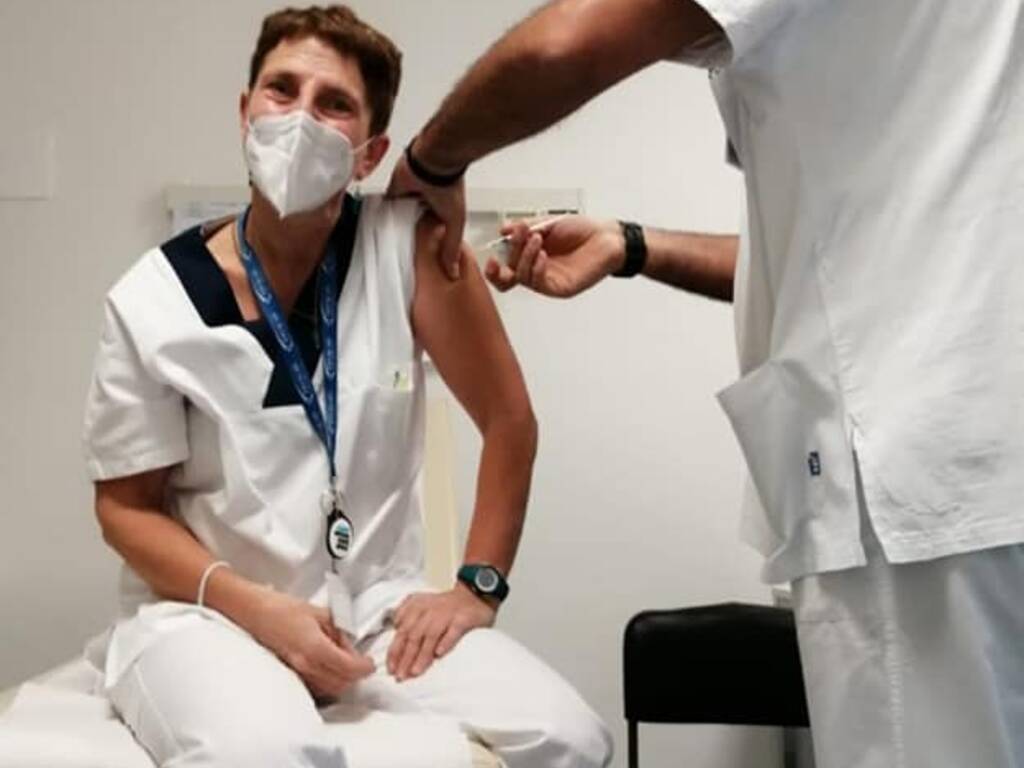 medici e personale sanuitario vaccino anti covid ospedale menaggio