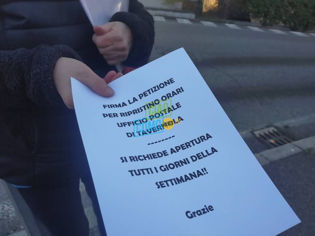 protesta residenti con raccolta firme per ufficio postale tavernola sempre aperto