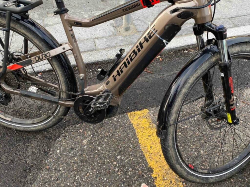 bicicletta elettrica sequestrata dalla polizia locale a camerlata