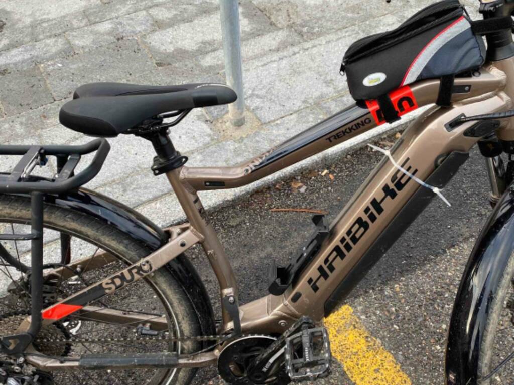 bicicletta elettrica sequestrata dalla polizia locale a camerlata