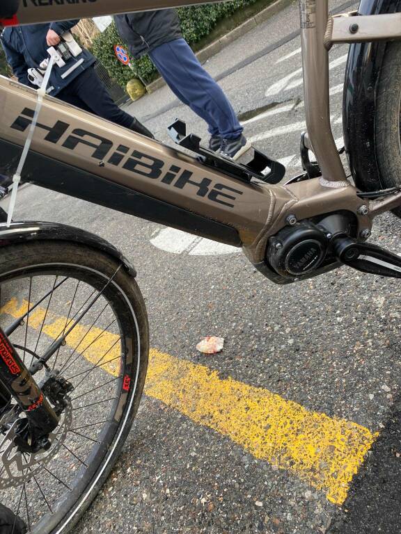 bicicletta elettrica sequestrata dalla polizia locale a camerlata