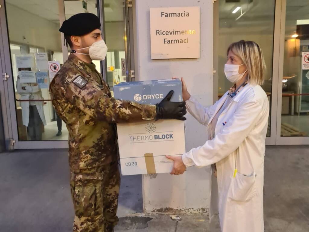 foto arrivo vaccini astra zeneca ospedale sant'anna di como asst lariana