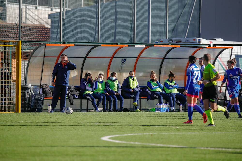 riozzese como calcio femminile ragazze in campo