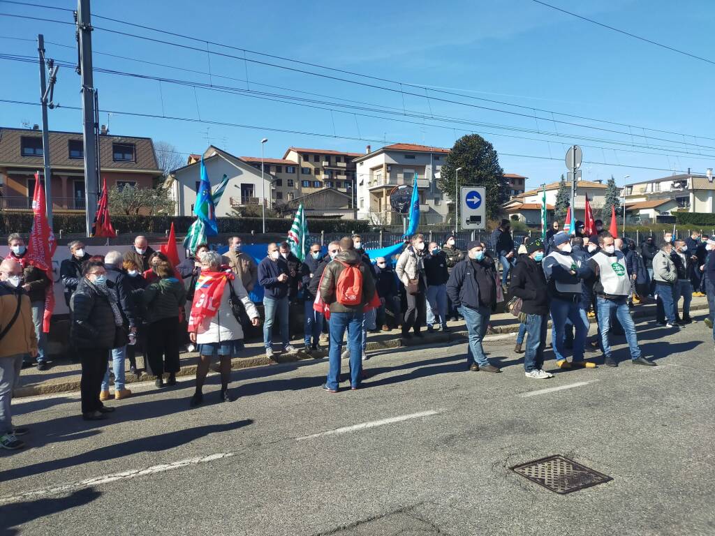 Sciopero lavoratori Henkel Lomazzo sindacati