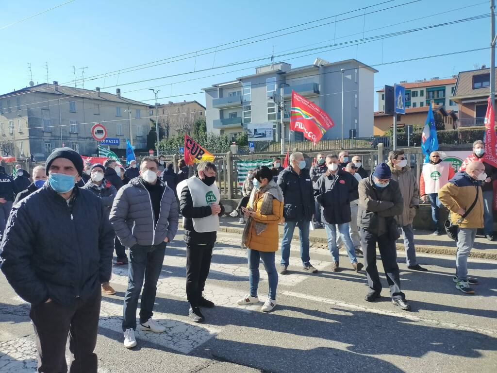 Sciopero lavoratori Henkel Lomazzo sindacati