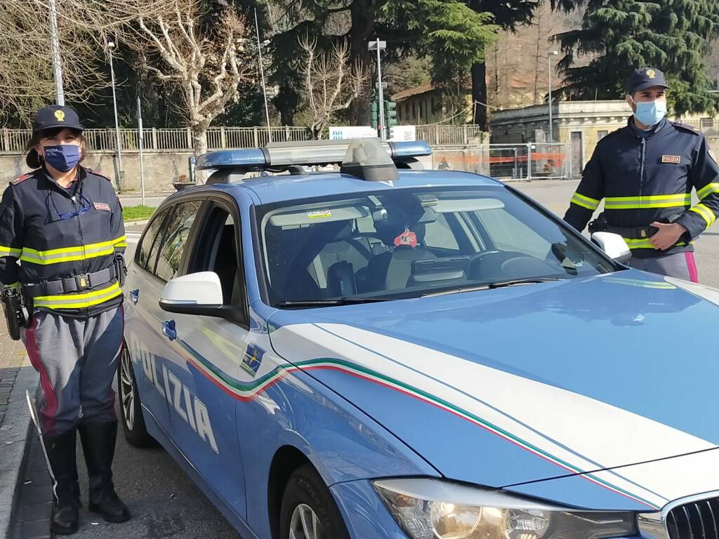 Controlli strade Como polizia locale domenica arancione scuro 