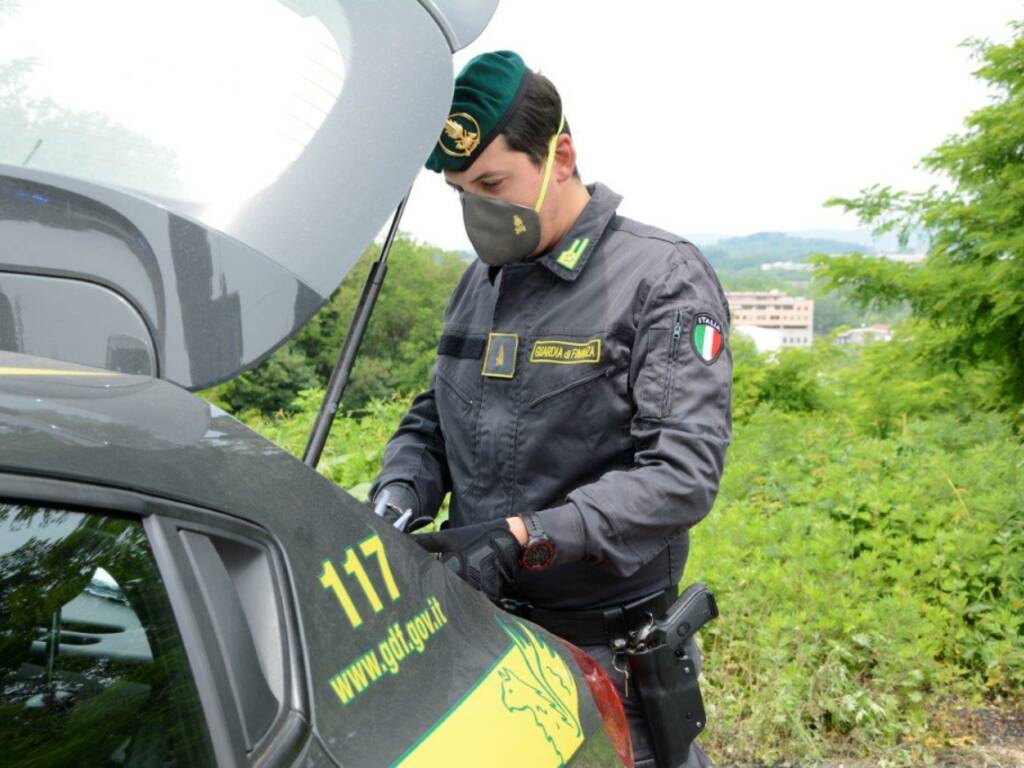 Guardia di Finanza sequestro prodotti alimentari