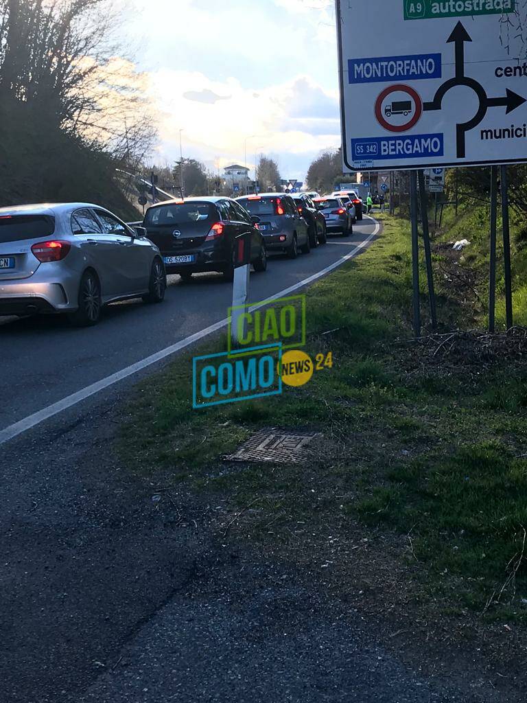 incidente albese ciclista investito alla rotatoria da un'auto