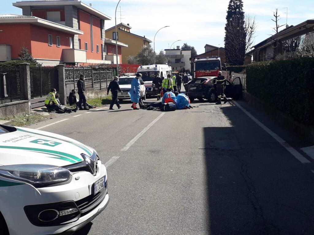 inseguimento tra polizia locale e auto sospetta cantù incidente ferito un vigile