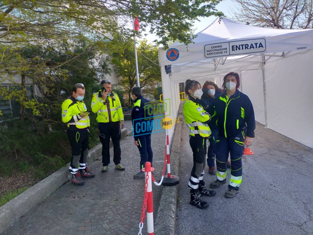 Prima giornata di vaccini a Larifiere di Erba per gli Over 80