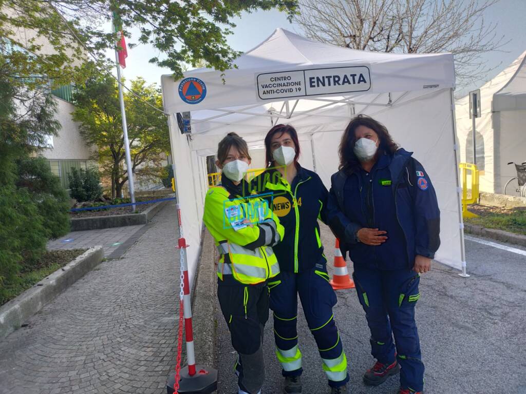 Prima giornata di vaccini a Larifiere di Erba per gli Over 80