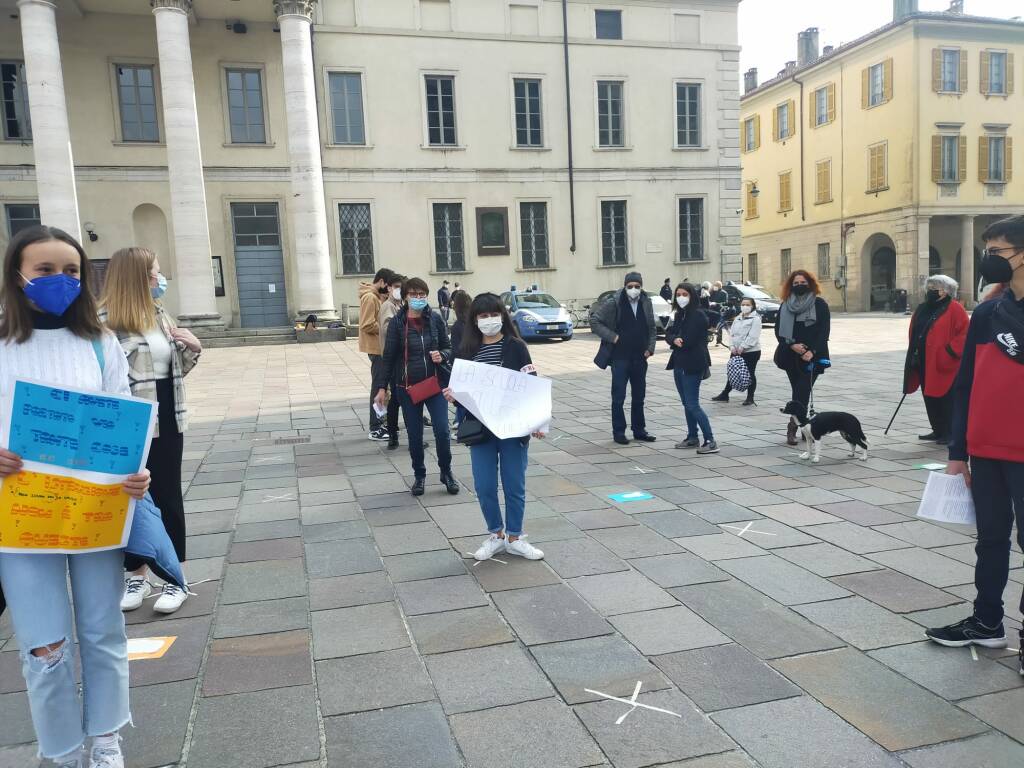 Protesta Priorità alla scuola