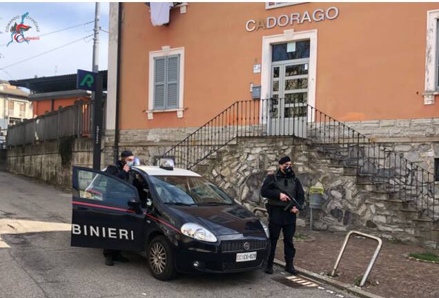 rapina stazione di cadorago carabinieri auto