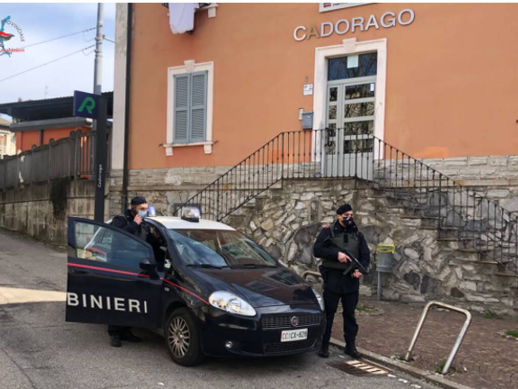 rapina stazione di cadorago carabinieri auto