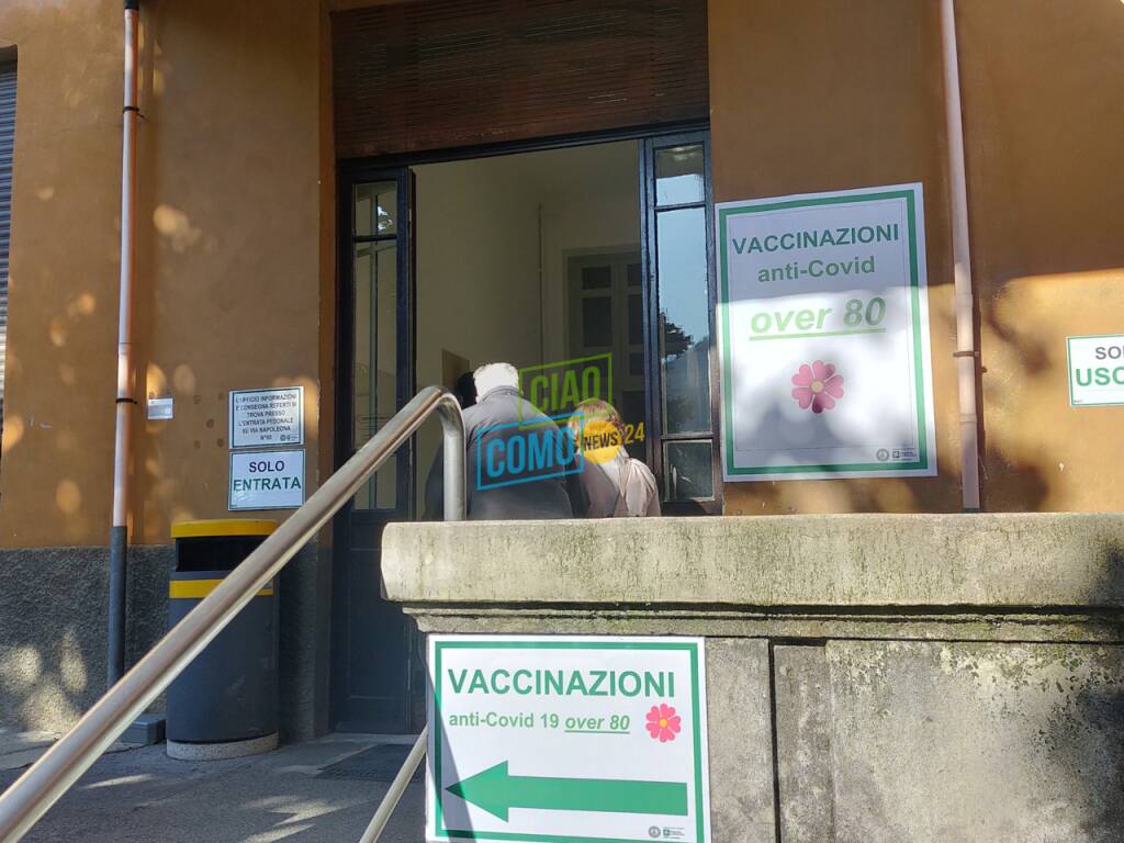 vaccinazione over 80 primo giorno ex sant'anna di camerlata
