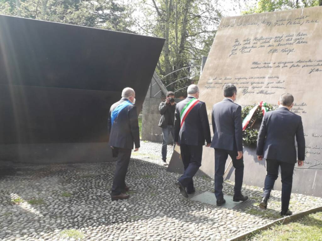 25 aprile Como omaggio monumento resistenza europea