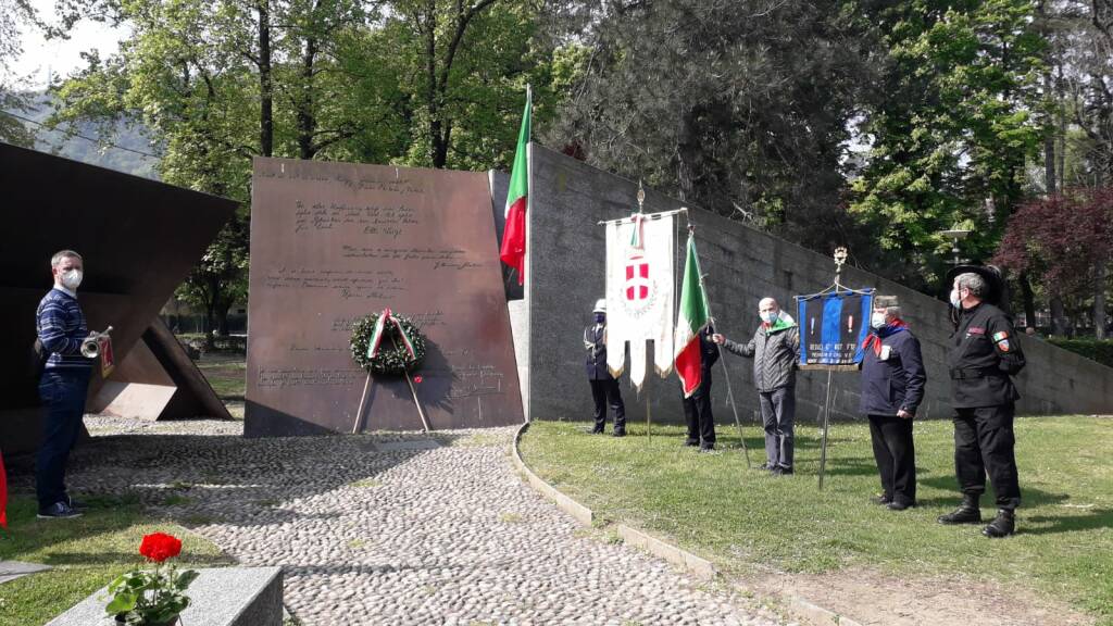 25 aprile Como omaggio monumento resistenza europea