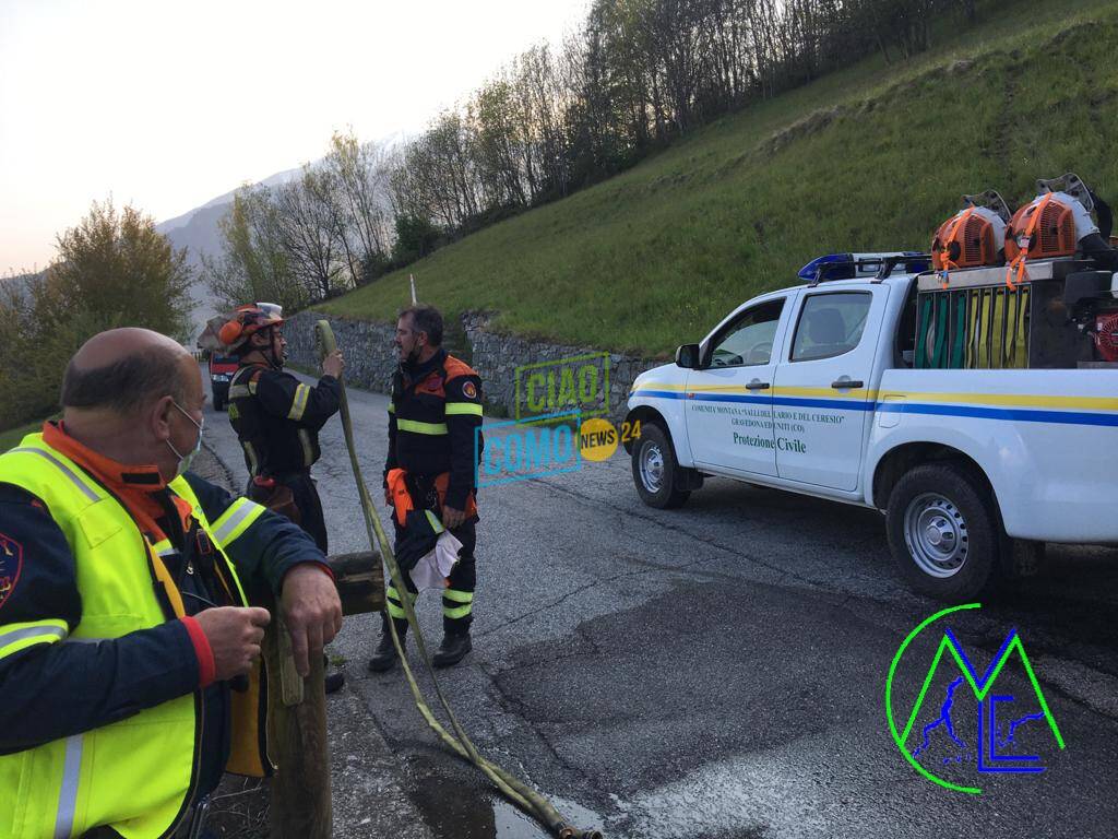 Doppio incendio in alto lago: l'impegno di volontari e pompieri per domare il fuoco