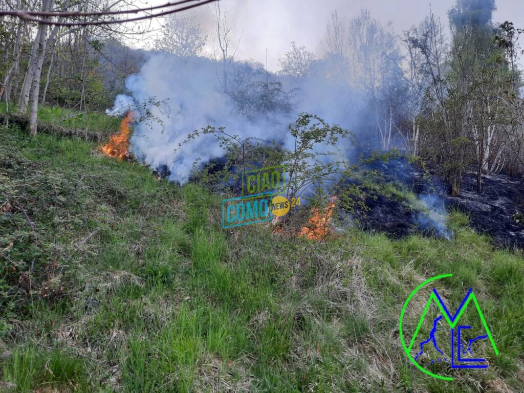 Doppio incendio in alto lago: l'impegno di volontari e pompieri per domare il fuoco