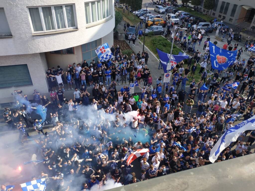 La festa del Como per la promozione in serie B: al Sinigaglia e fuori