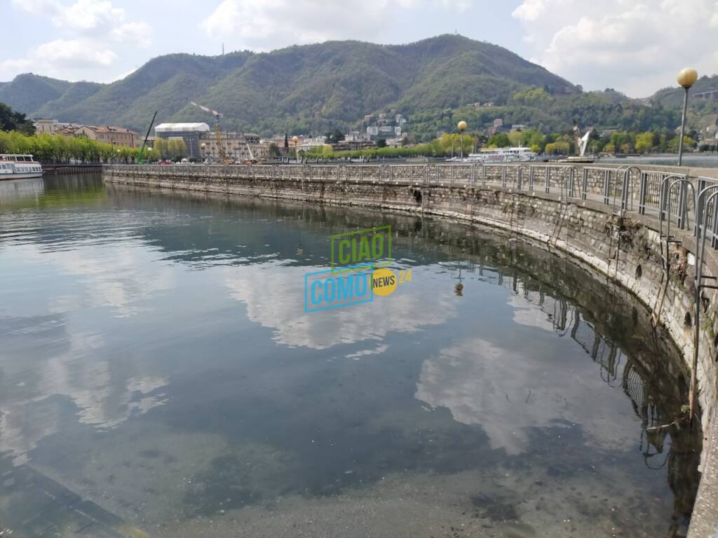 lavori al via porto di sant'agostino a como operai ruspa scalinata porto