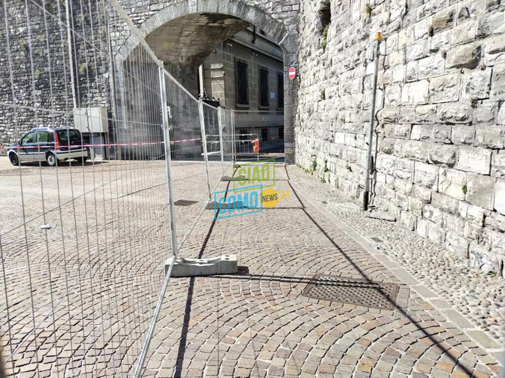 pietra caduta su furgone torre san vitale per vento