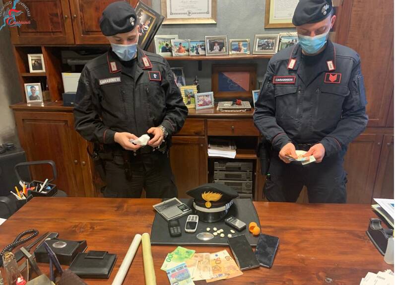 spaccio droga carugo arresto tre  marocchini per detenzione carabinieri