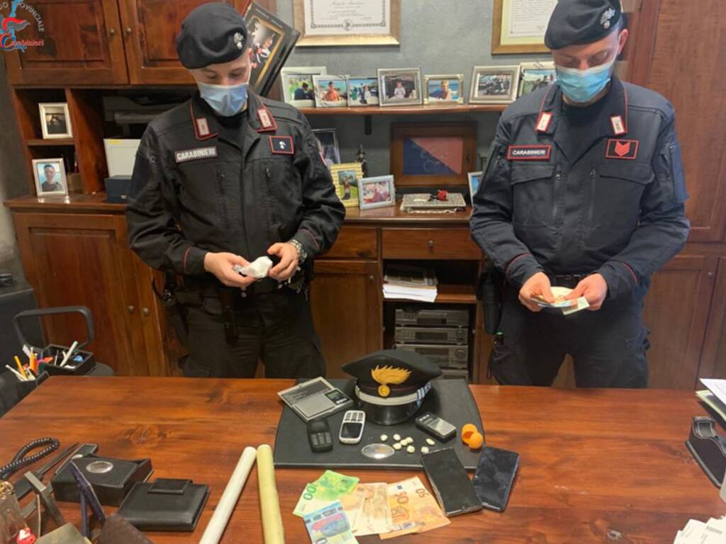 spaccio droga carugo arresto tre  marocchini per detenzione carabinieri