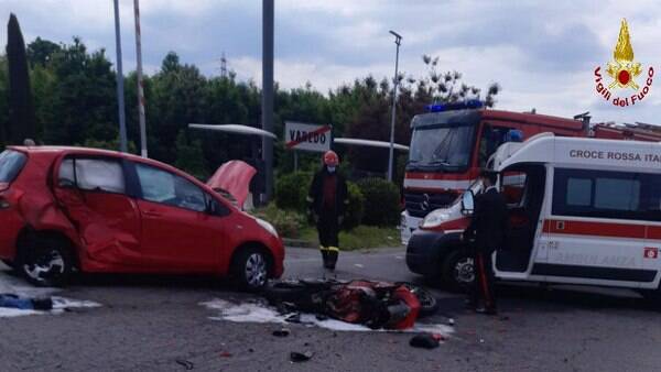 incidente mortale a varedo muore centauro di laglio scontro auto e moto