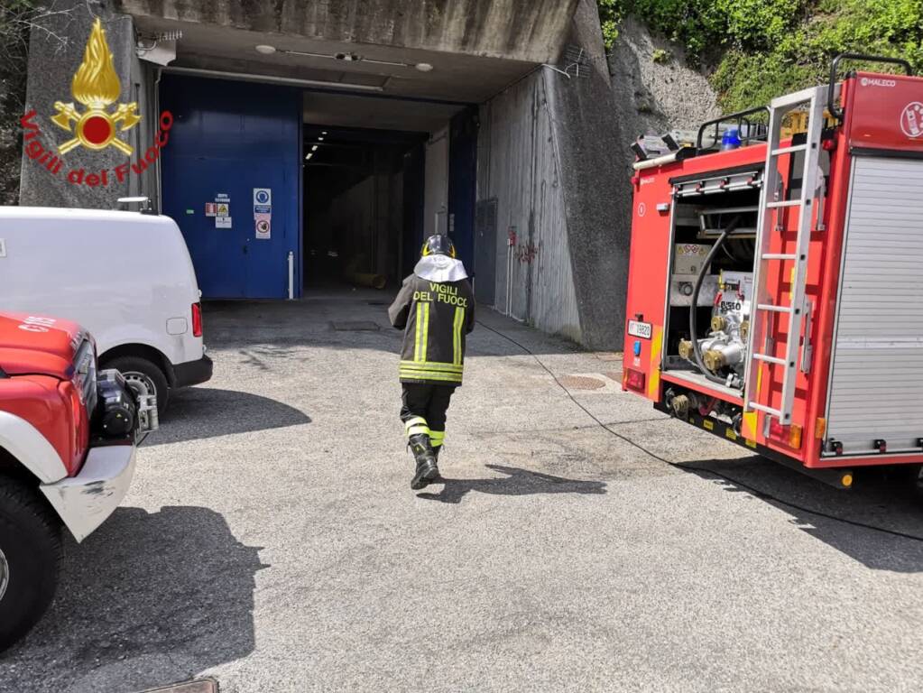 principio incendio caverna acsm sotto baradello quadro elettrico pompieri in zona