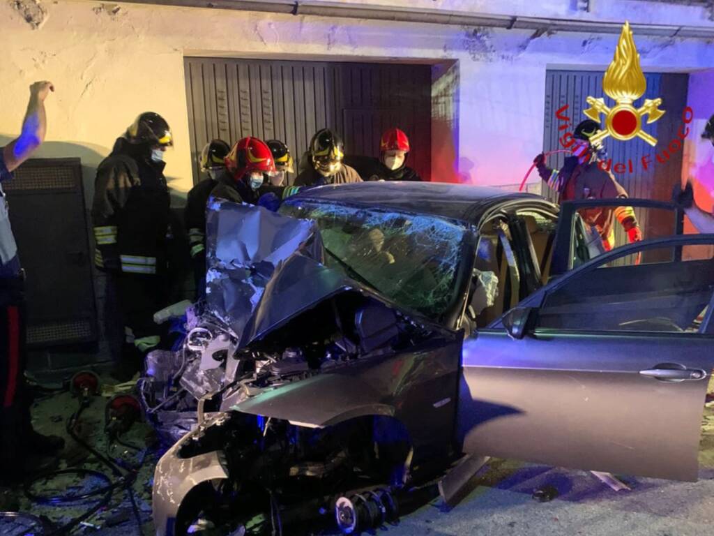 incidente notte a san sito auto fuori strada morto ragazzo 20 anni