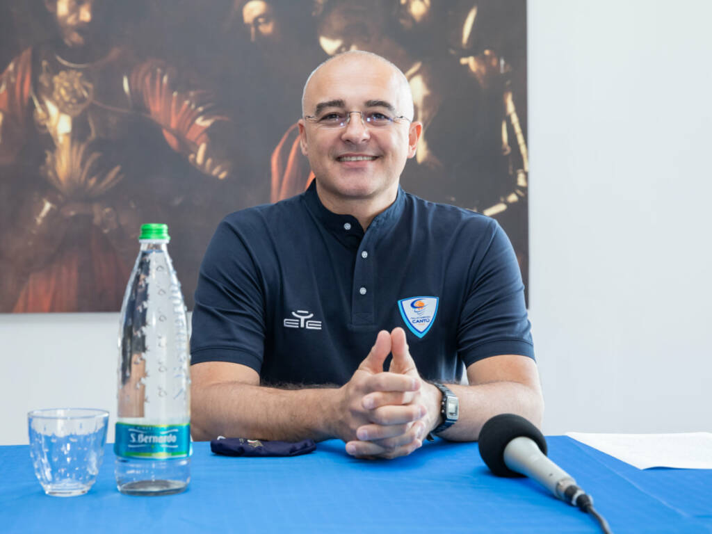 marco sodini allenatore pallacanestro cantù presentazione alla stampa