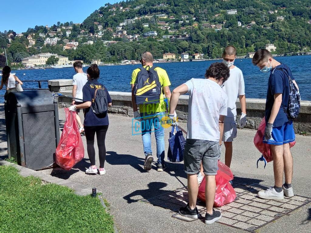 per como pulita ed i ragazzi del Teresa Ciceri assieme per pulire la città