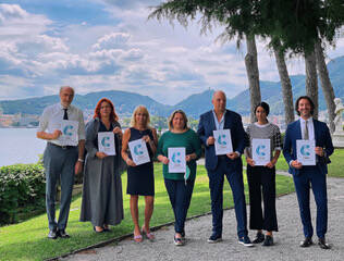 como città candidata Unesco per artigianato e tessile foto di gruppo