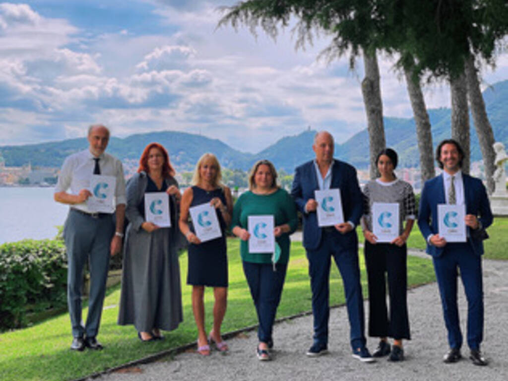 como città candidata Unesco per artigianato e tessile foto di gruppo