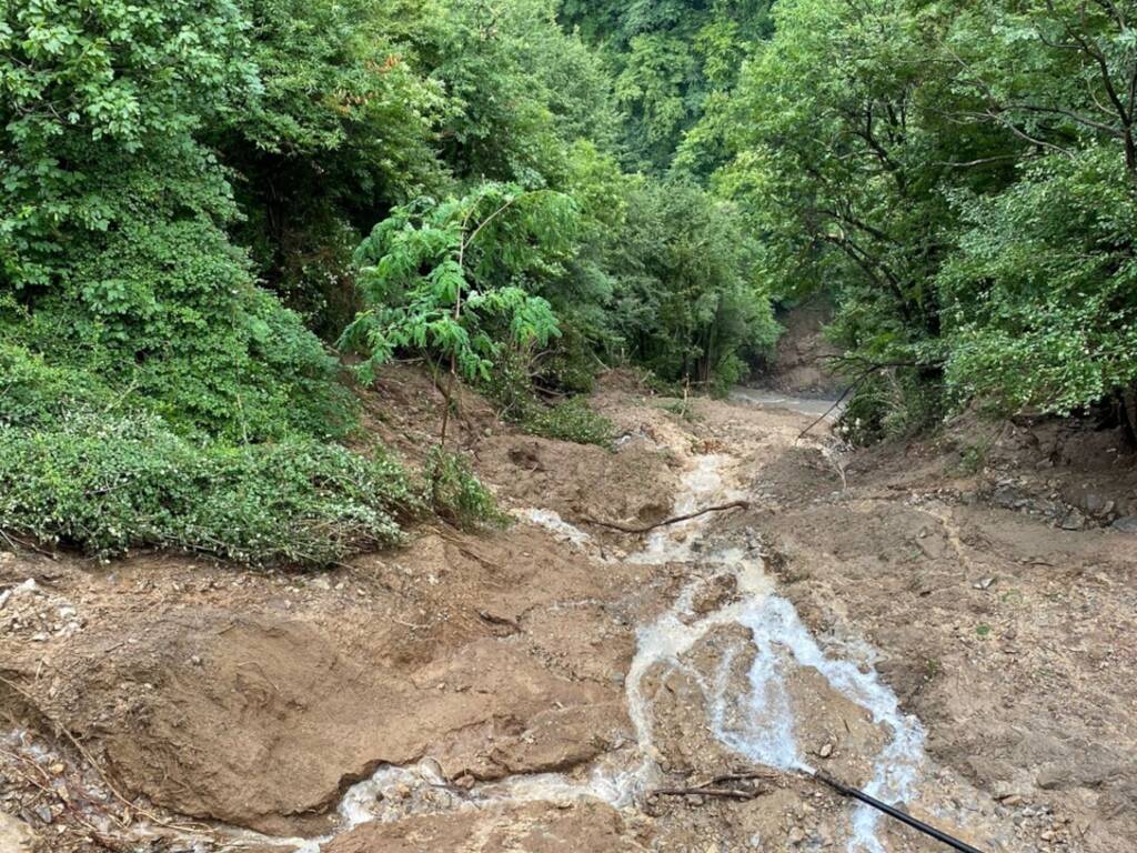 valle d'intelvi frane sulla provinciale e strada riaperta a senso unico alternato