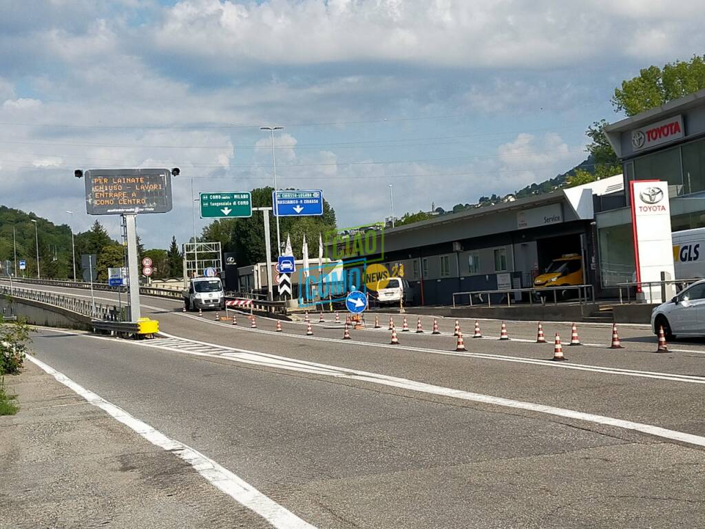 chiusura autostrada per mezzi pesanti oggi a Tavernola, immagini cartelli e zona ingresso autostrada