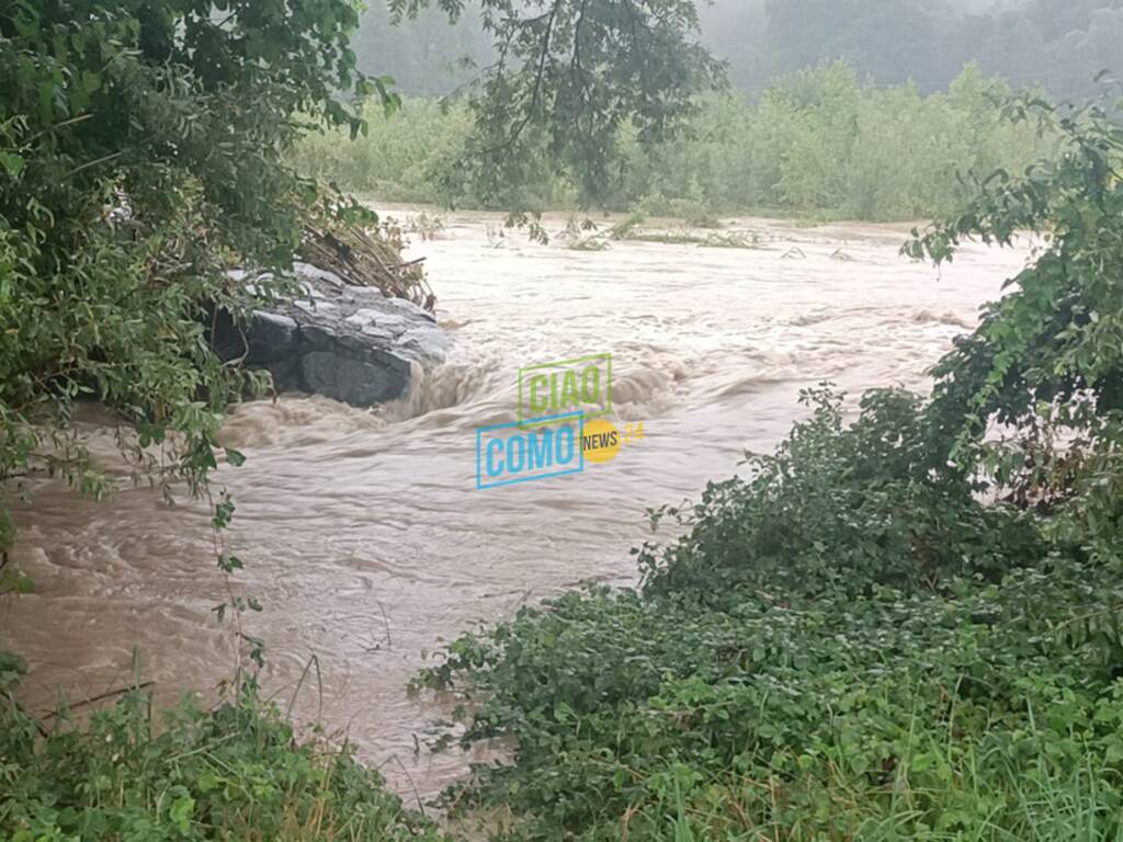 Esondazione del Faloppia a Ronago, l'acqua travolge ogni cosa