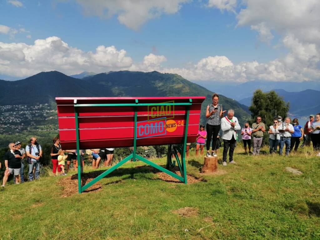 Inaugurata la panchina gigante al Monte Crocione: festa grande