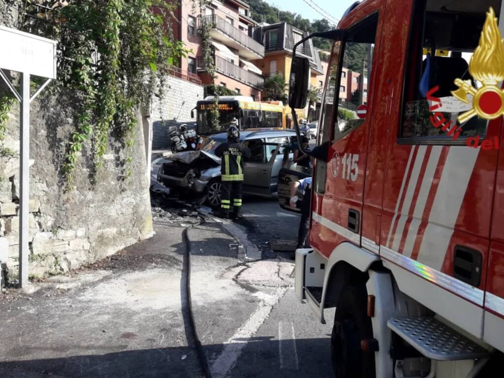 incidente tra auto via madruzza como pompieri e polizia locale rilievi soccorsi