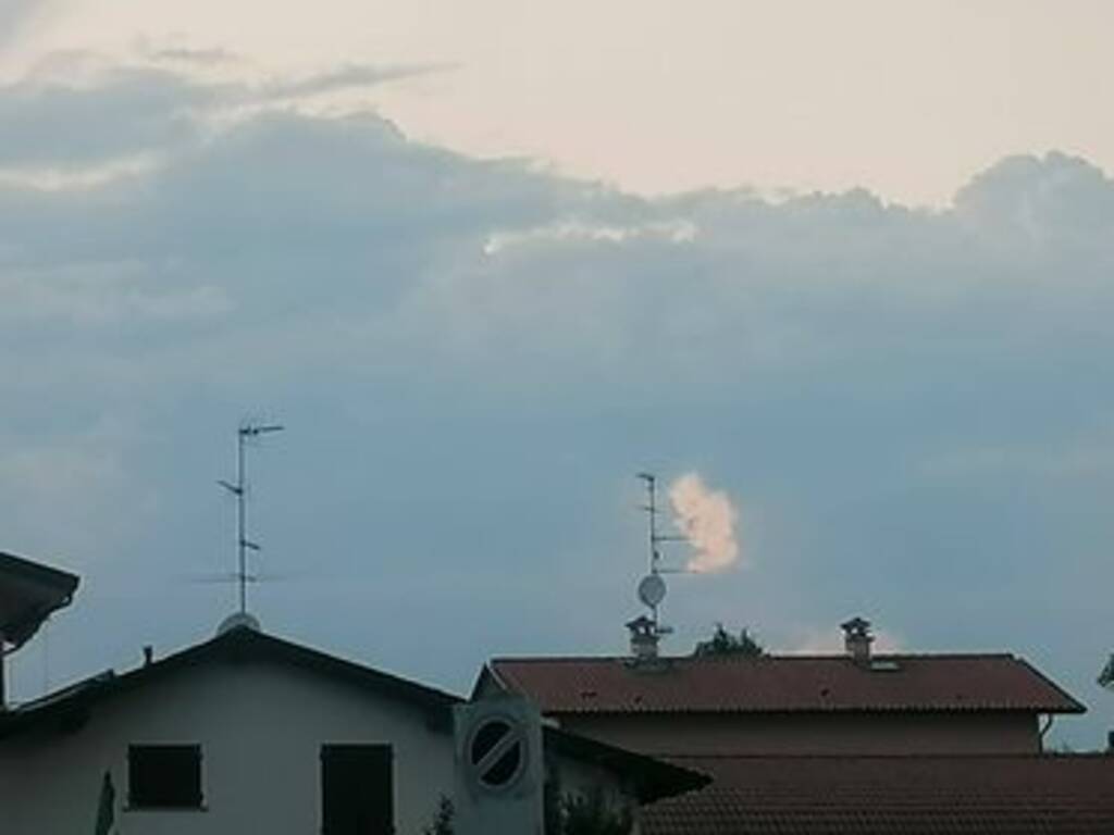 le strane nuvole nei cieli comaschi foto lettori per foto notizia