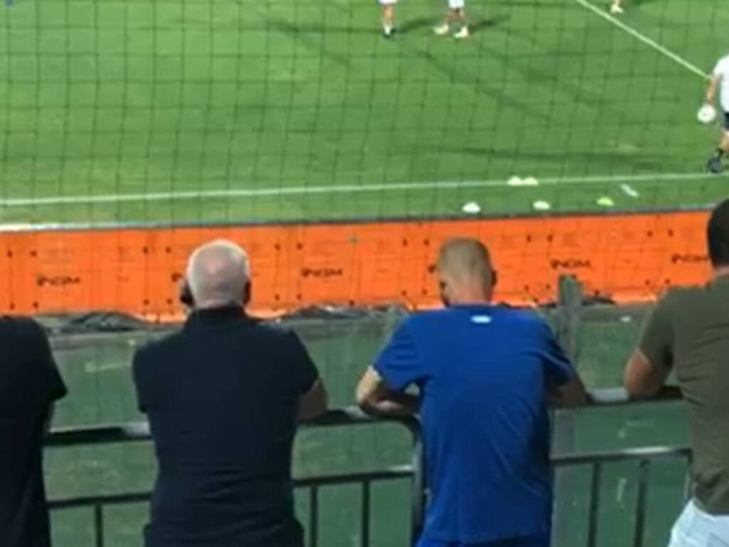 pesi massimi in trasferta a crotone loro foto in tribuna