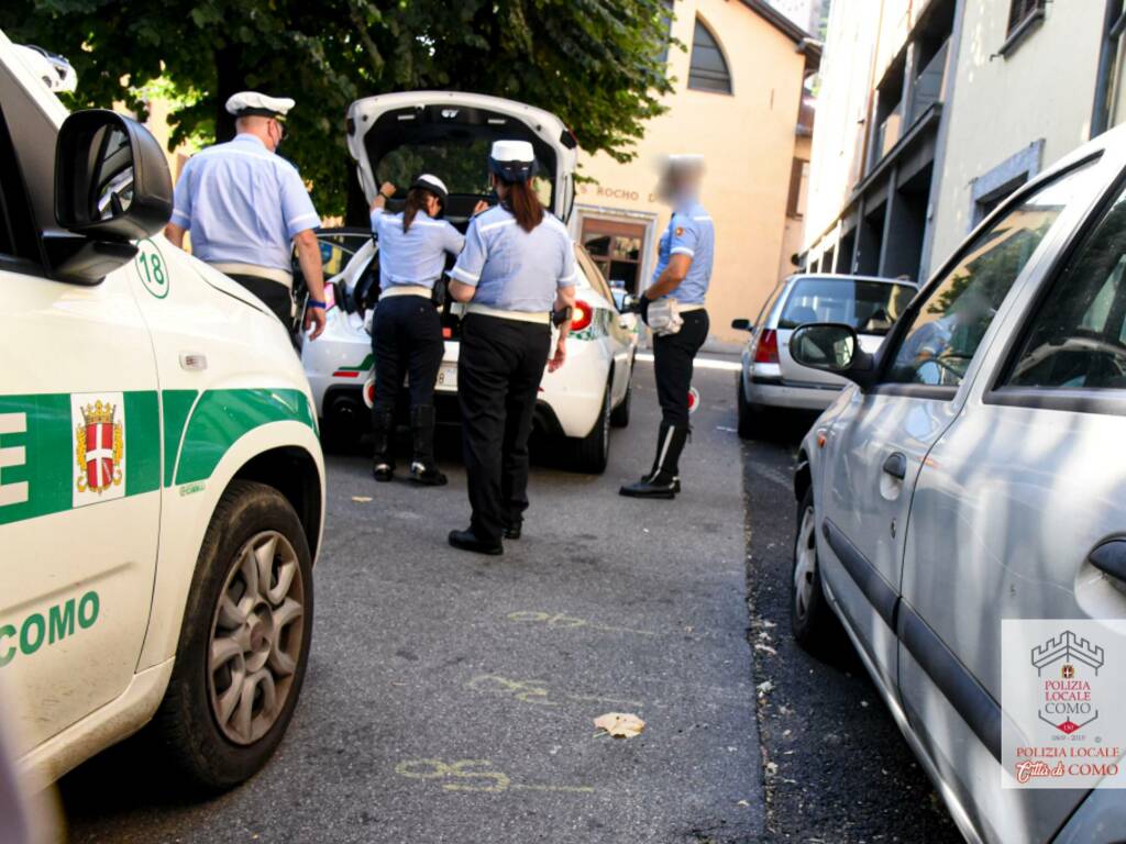 polizia locale como controllo irregolari auto agenti verifiche