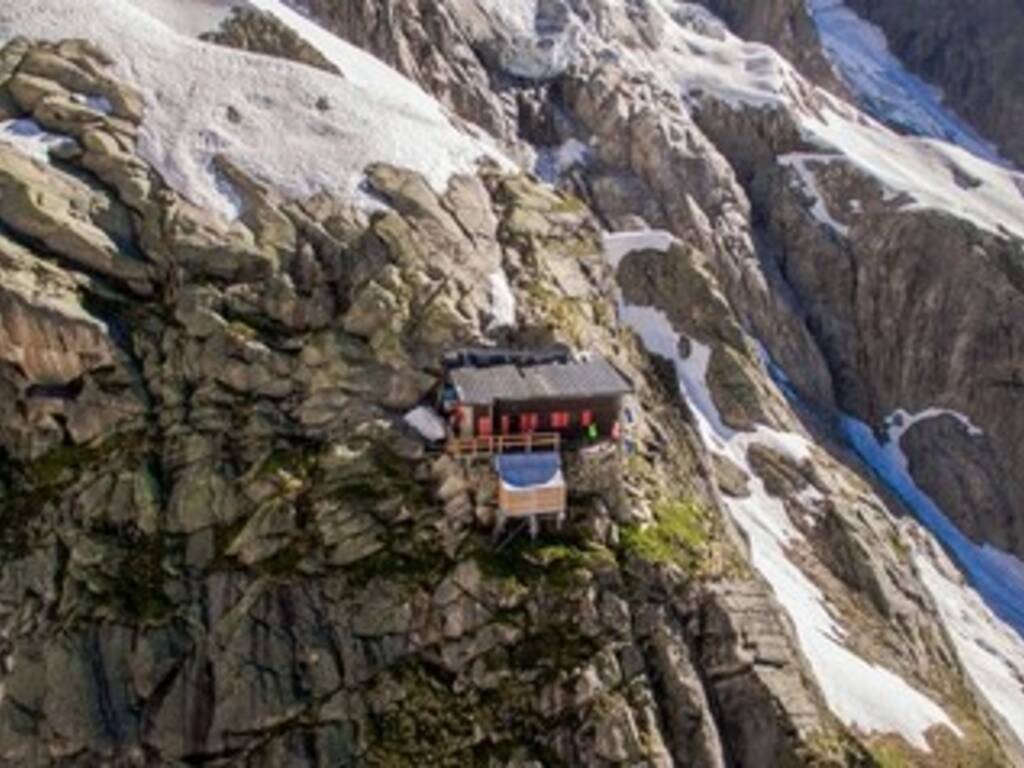 rifugio boccalatte valle d'aosta incidente montagna muore donna comasca