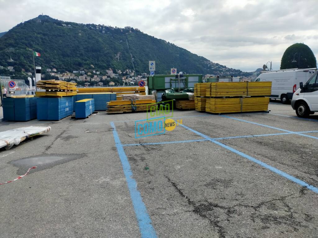 Villa Olmo preparativi per matrimonio tra turchi transenne allestimento materiale e parcheggi