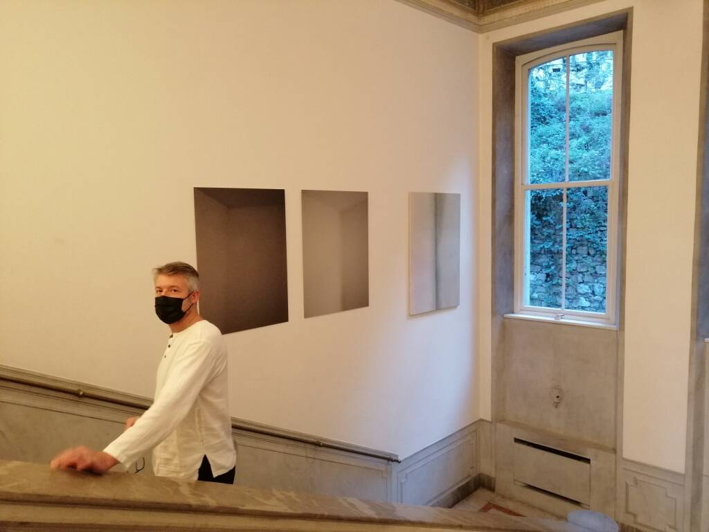 Presentazione installazione Sui Muri villa del Grumello Debra Dolinski