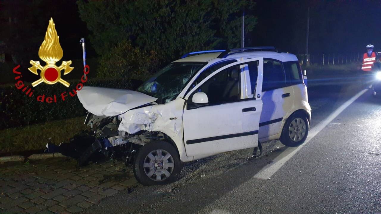 incidente auto novedrate una fuori strada tre feriti