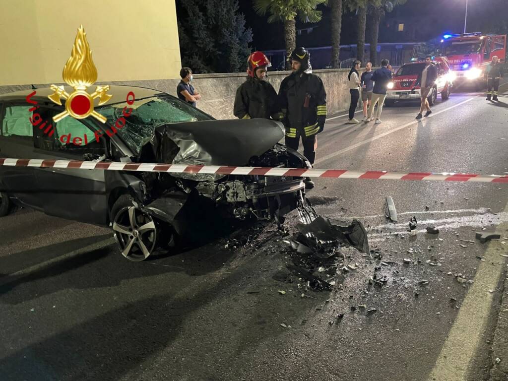 incidente gravedona auto fuori strada notte e distrutta e poi schianto pedemontana lomazzo