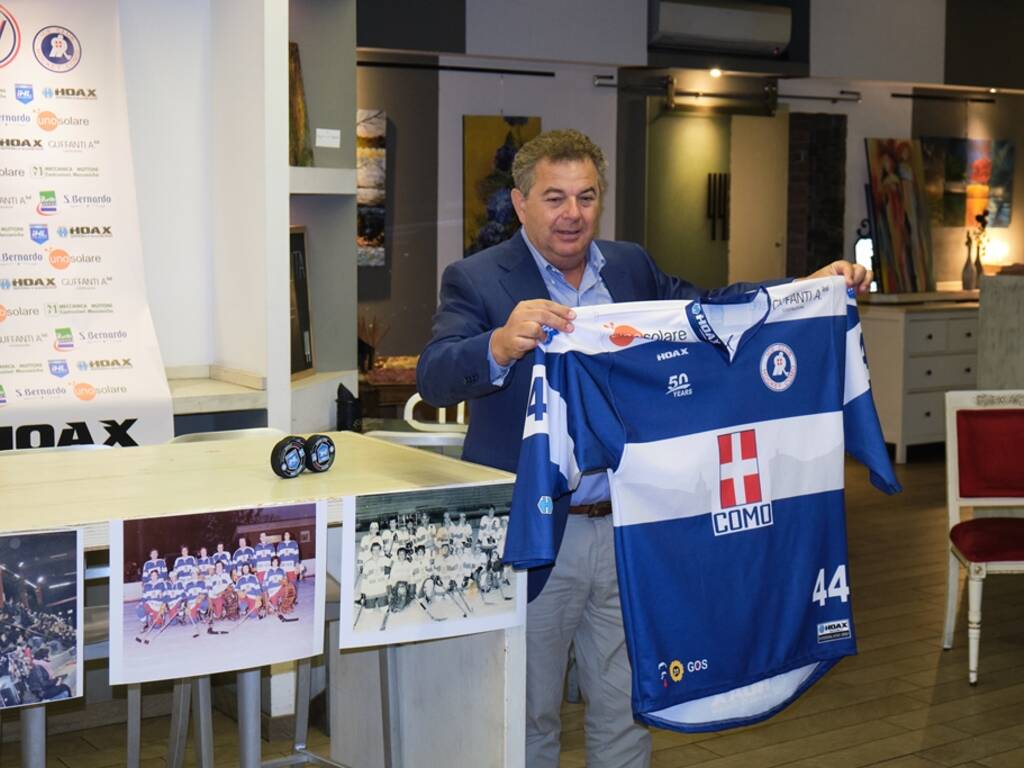 maglie e presentazione hockey como e pallacanestro cantù